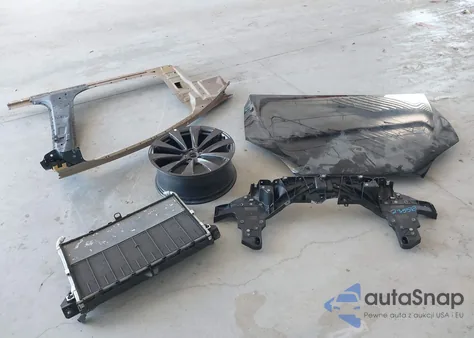 2023 Tesla Model X Dual Motor All-Wheel Drive/Standard Range z USA, uszkodzony, nr VIN 7SAXCBE55PF385222